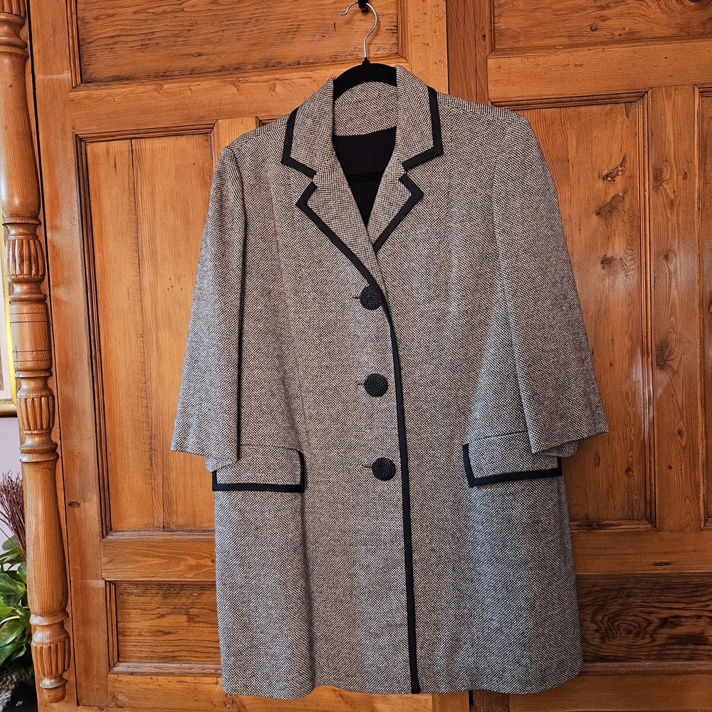 Vintage Tweed Women's Gray Car Coat with Black Trim
